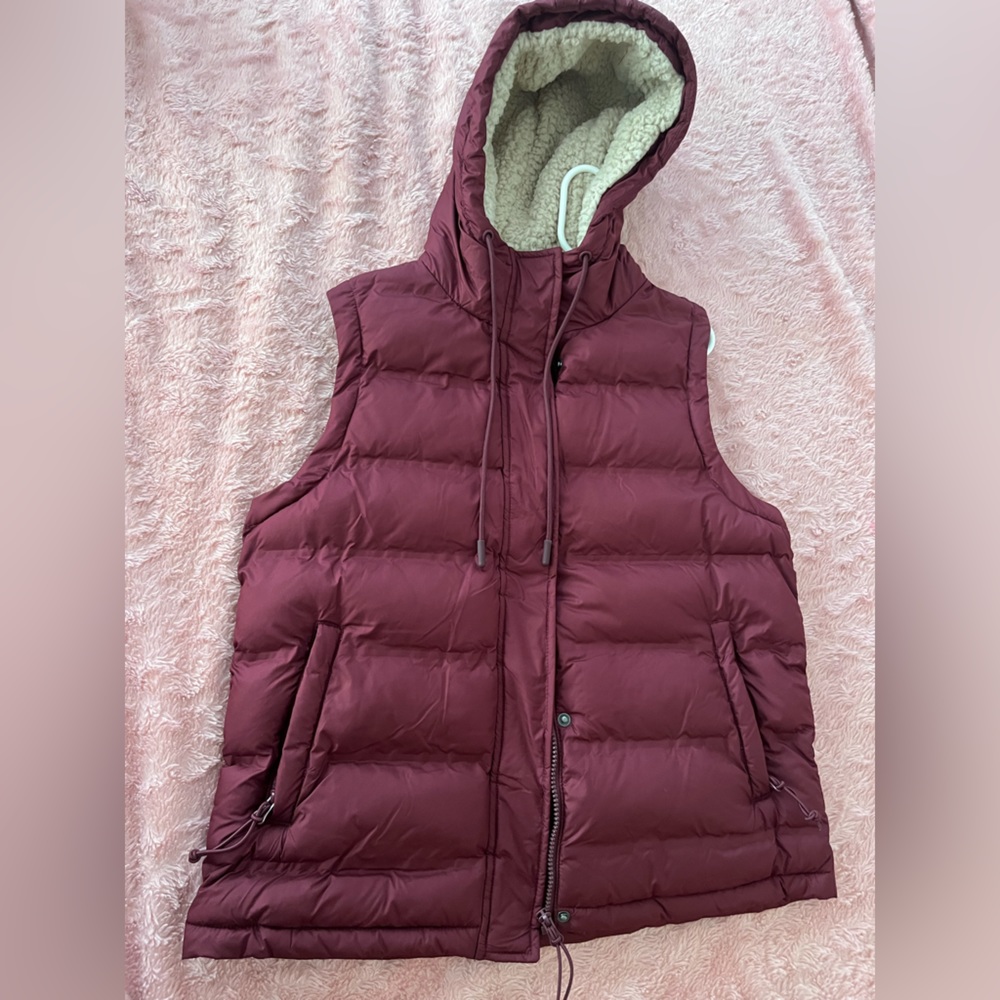 Burgandy short sleeve jacket with hood nwt